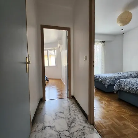 Air-conditioned Near Sea 4-6 People Apartment *